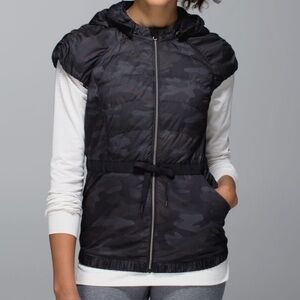 Lululemon Spring Fling Puffy Vest Lotus Camo Black Size 4
